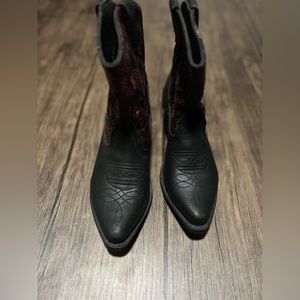 NWOT RAMPAGE Python Cowboy Boots